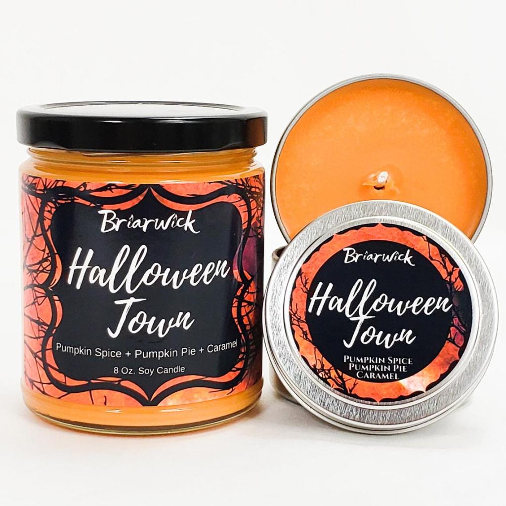 Halloween Town Candle from BriarWick. With a smell of pumpkin spice, pumpkin pie, and caramel, this candle is great for the fall season! Good gifts to give with a book. Unique gifts for bookworms and readers. Best gifts for teenage book lovers